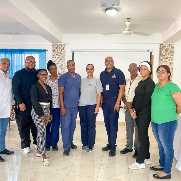 Personal de salud del Hospital Municipal de Imbert recibe taller sobre cartilla perinatal y partograma