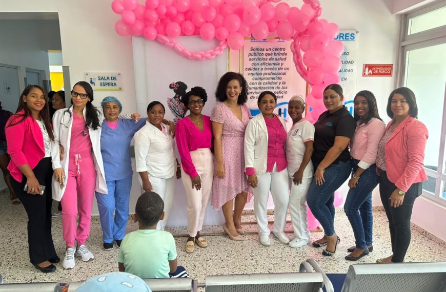 Hospital Municipal de Imbert realiza charla sobre la concientización del cáncer de mama