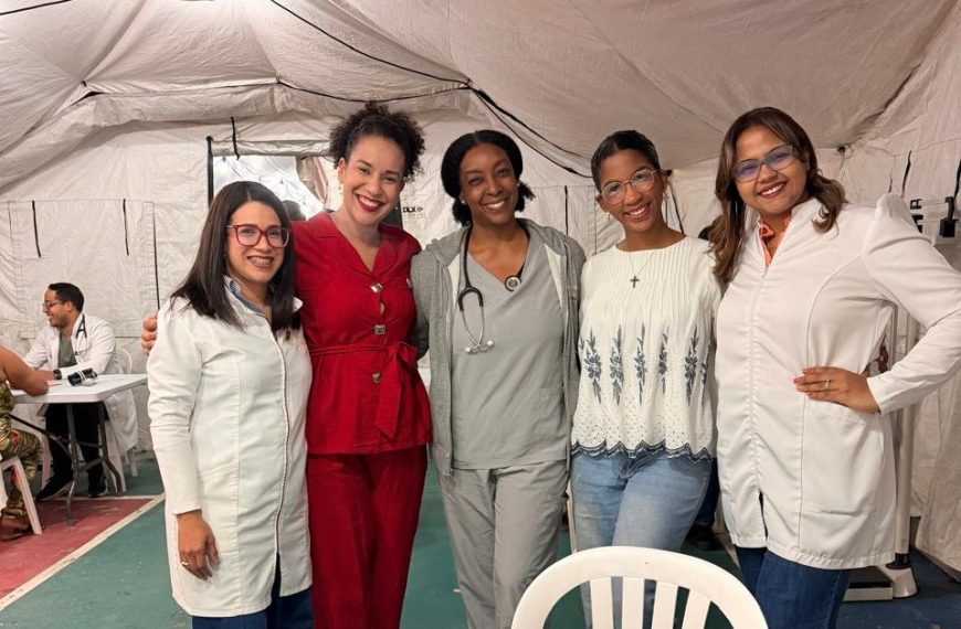 M&eacute;dico personal del Hospital Municipal de Imbert brinda apoyo en operativo &ldquo;M&aacute;s Salud&rdquo; en Puerto Plata