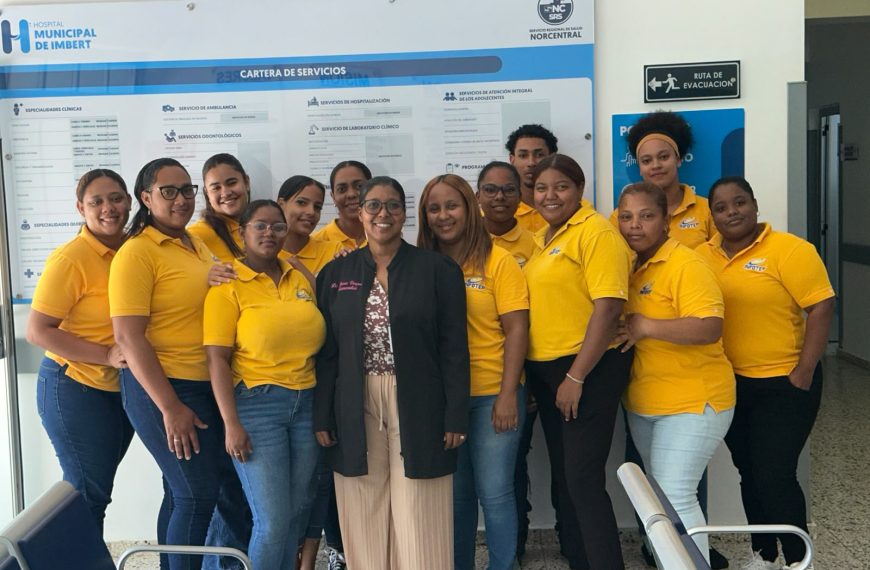 Estudiantes del Curso T&eacute;cnico de Asistencia de Farmacia realizan visita formativa en el Hospital Municipal de Imbert
